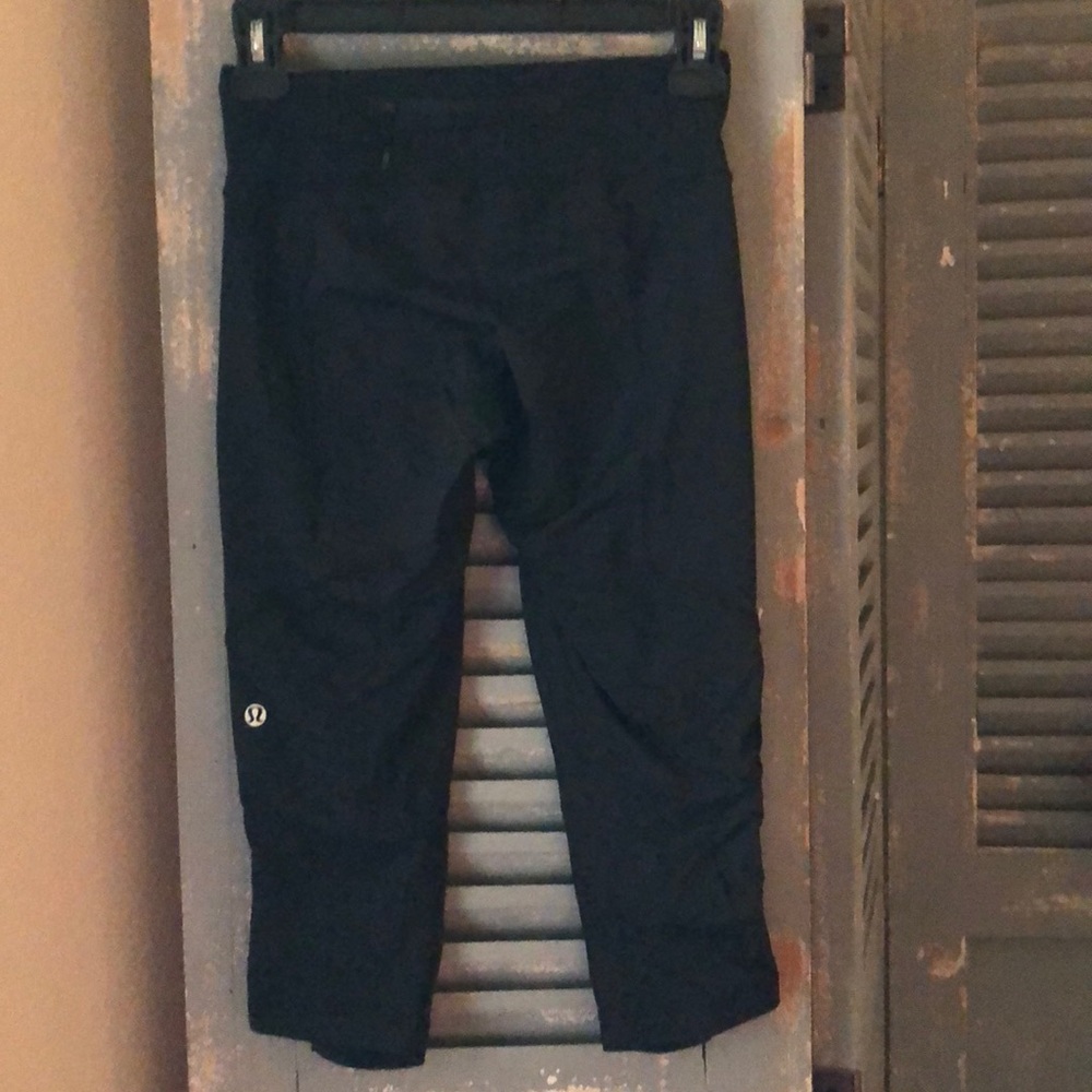 Lululemon cropped running 🏃🏻‍♀️ pants. Black Sz4